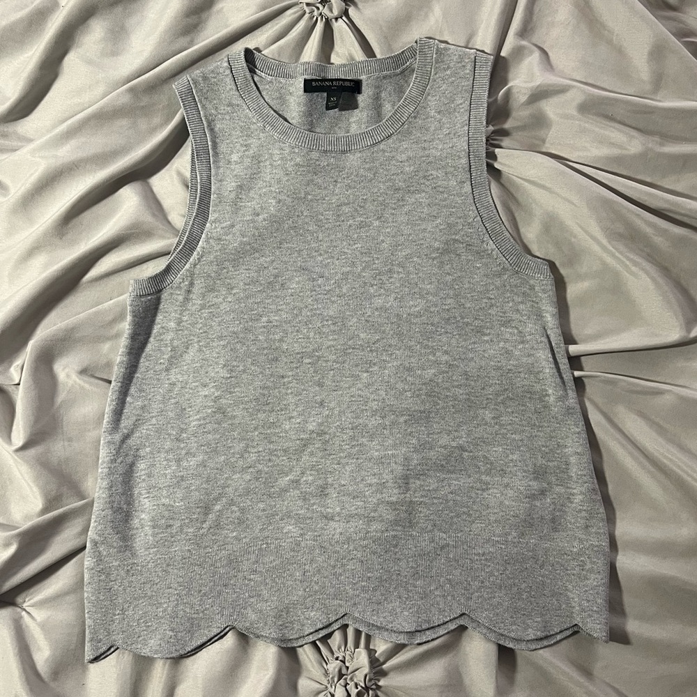 Banana Republic Grey Knit Pattern Trimmed Crew Swoop Neck Sweater Vest